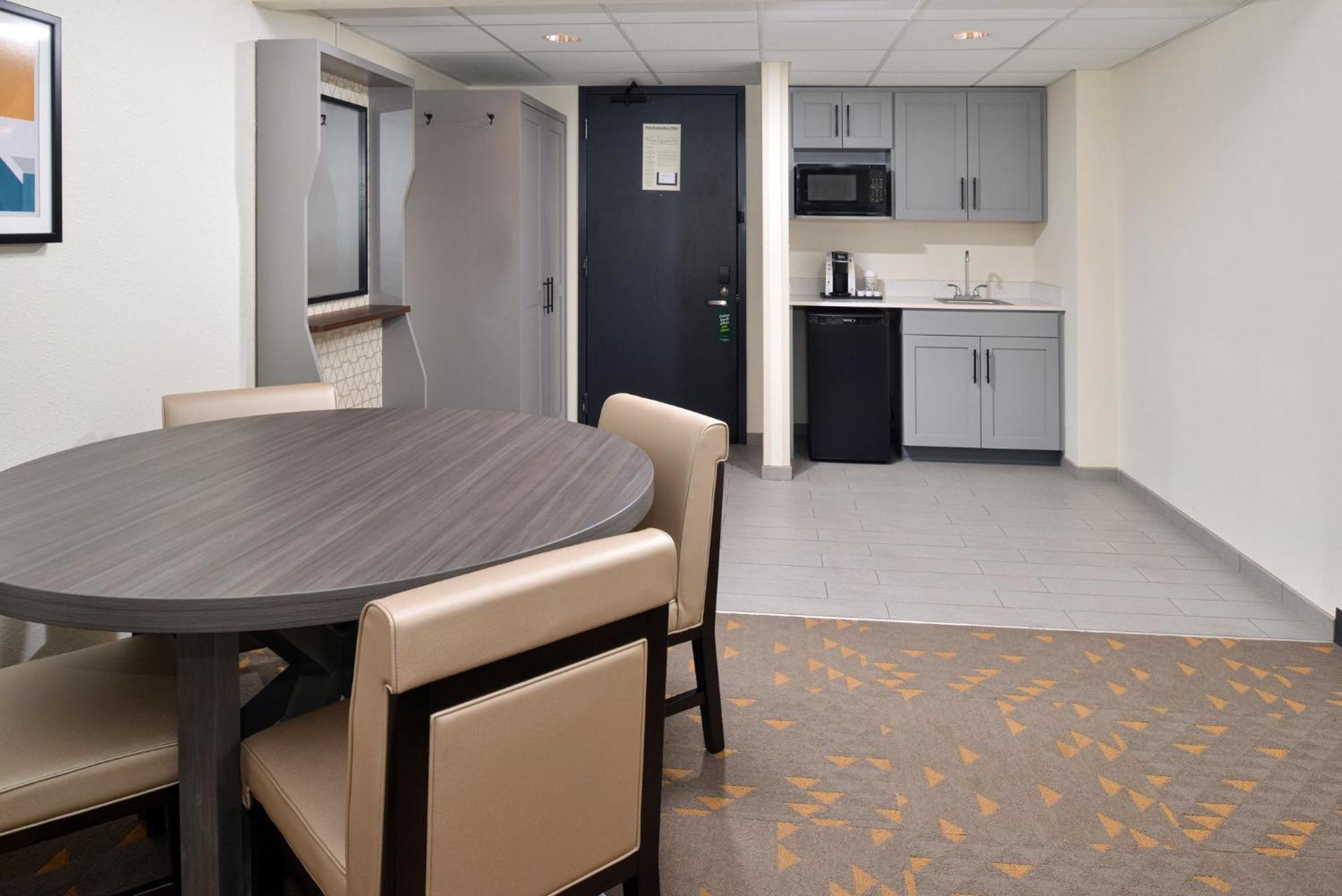 Holiday Inn Hotel & Suites Overland Park-Convention Center By Ihg Exterior foto